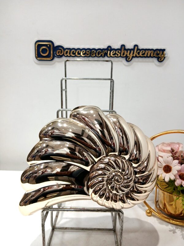 Seashell-shaped Purse